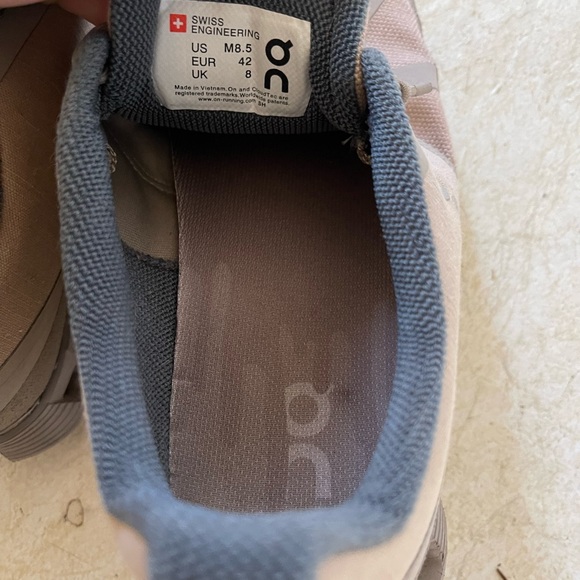 On running shoes 8.5 - Picture 6 of 8